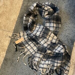 Steve Madden Checkered Fringe Scarf in Black and Cream